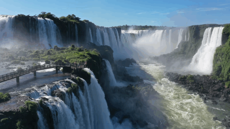 Vista de las Cataratas del Iguazú desde el lado brasilero